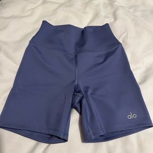 Alo biker shorts - size xs